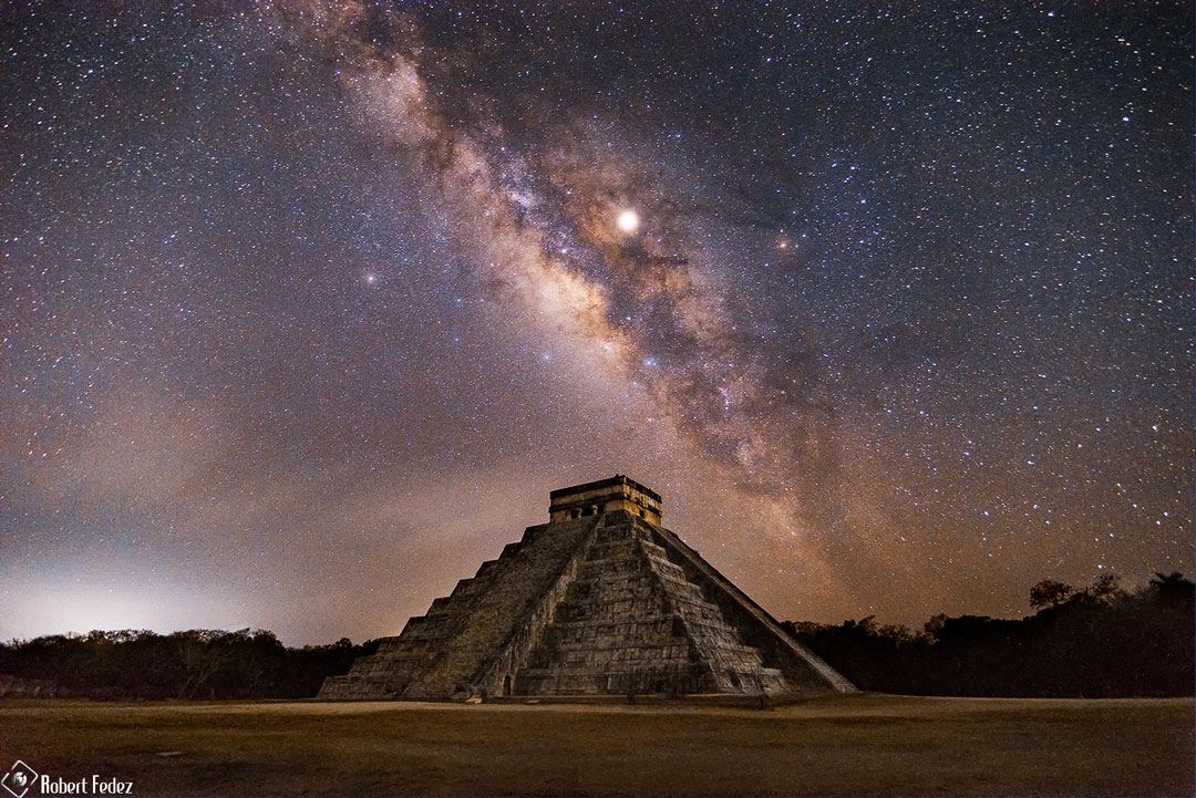 La Voie lactée au-dessus de la pyramide du Serpent à plumes